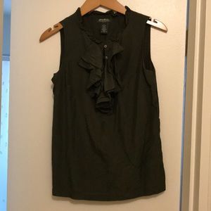sleeveless blouse with ruffle